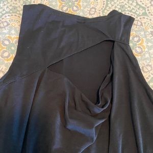 NWT DYI tank. Black. Key hole back